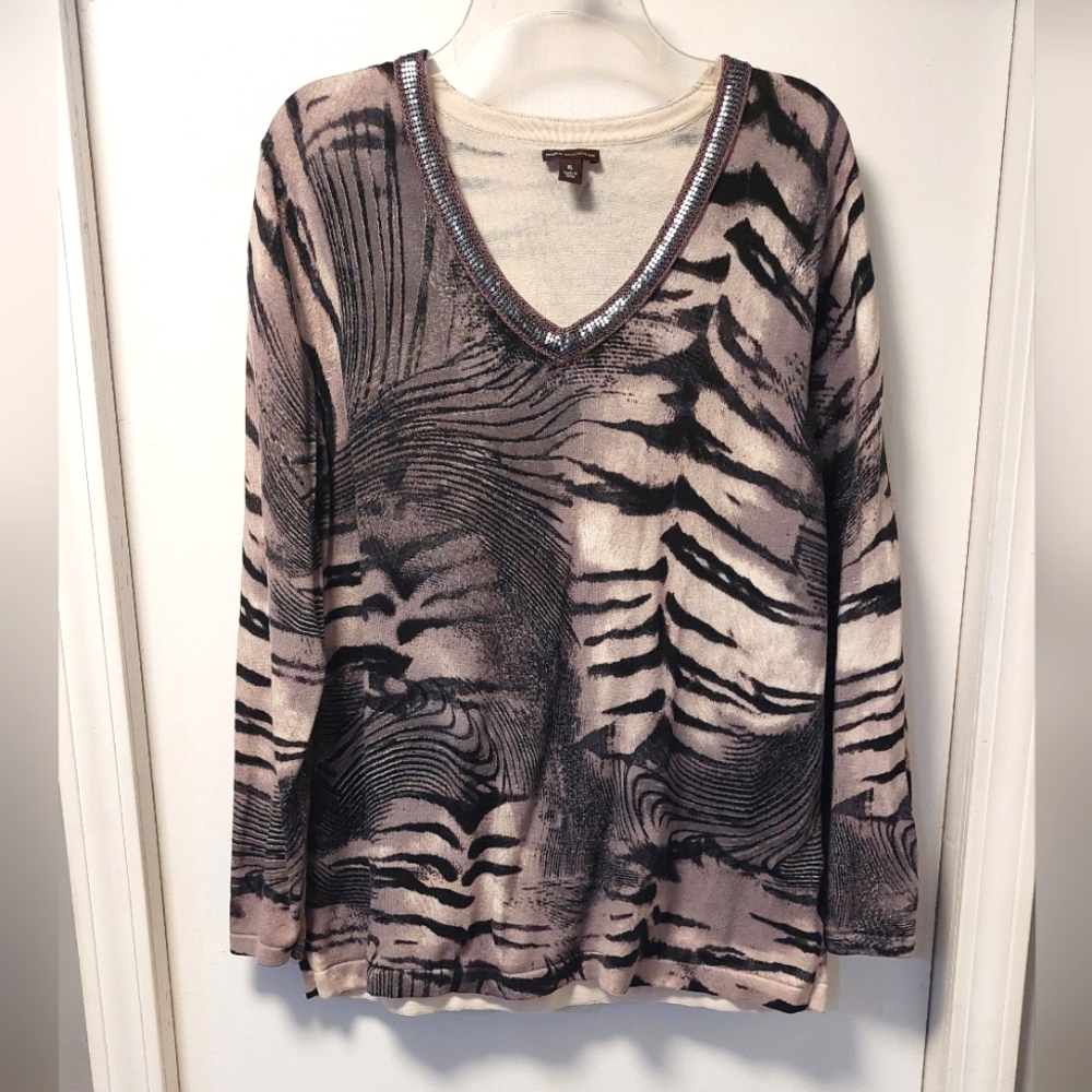 DANA BUCHMAN Black and Gray Tiger Stripe Animal Print Embellished V-neck…